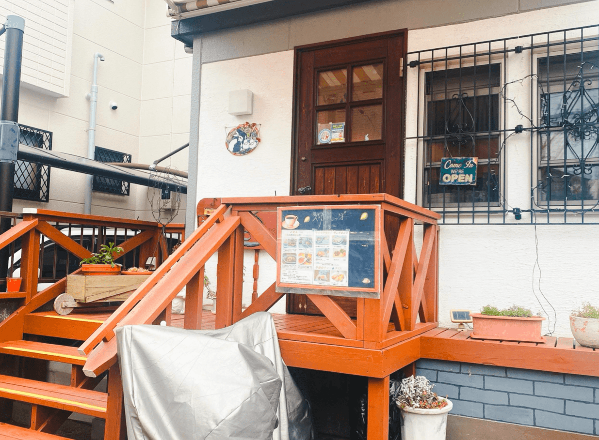 独協大学前駅 | カフェランチでオムライスならうさぎのしっぽ