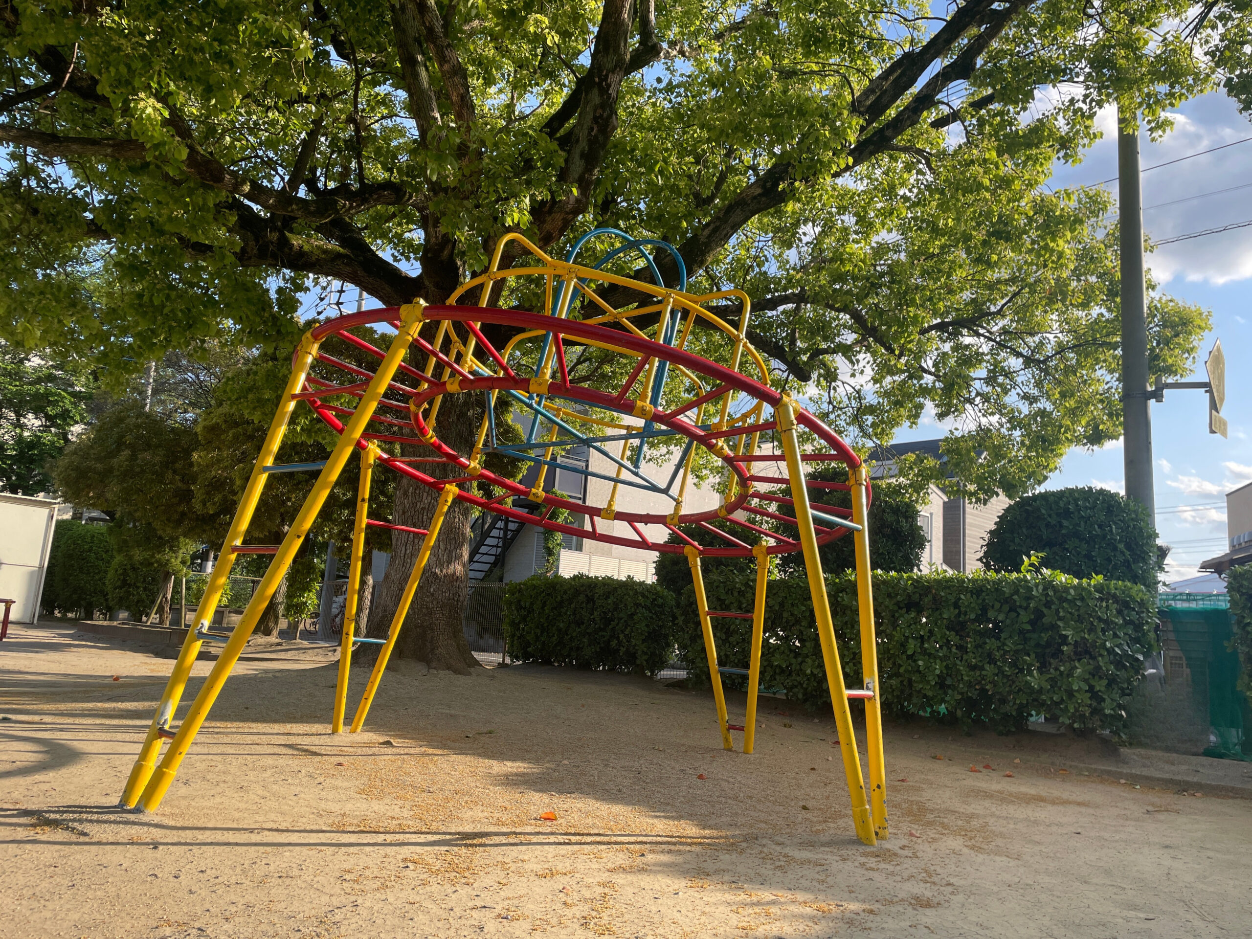 南部第三公園（越谷・蒲生）｜遊具充実・大木の日陰・1歳から遊べる砂場がある公園