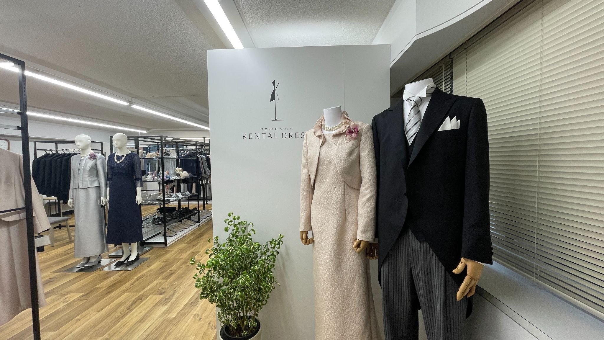 #PR 東京ソワールのレンタルドレス大宮店が10月15日オープン｜結婚式の両親・叙勲の装いを埼玉で試着